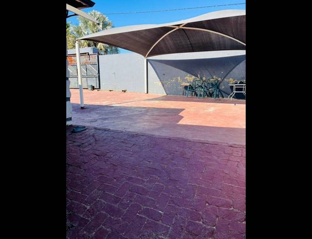 3 BEDROOM HOUSE FOR SALE IN COSMO CITY